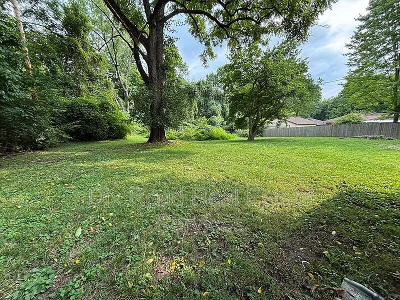 4 bed, 2.0 bath, 2139 sqft, $1,695 — Photo 3