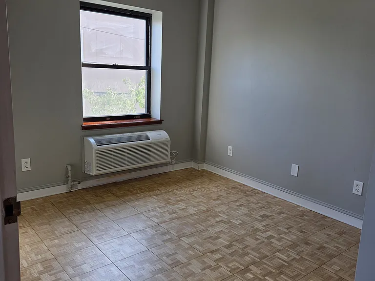 2401 Berg Ave #3H — Photo 11