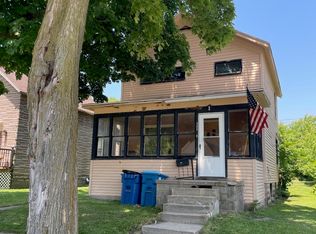 262 5th St, Manistee, MI 49660