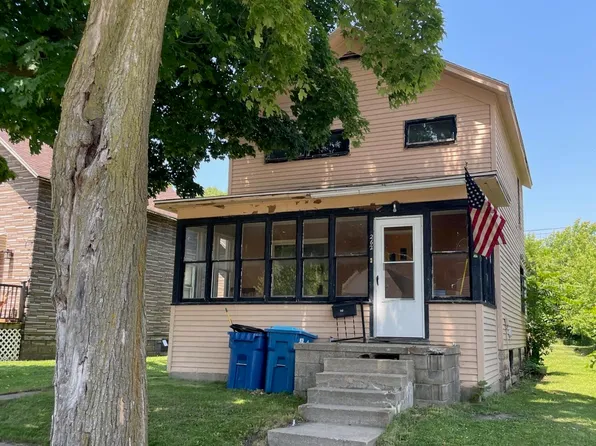 262 5th St, Manistee, MI 49660