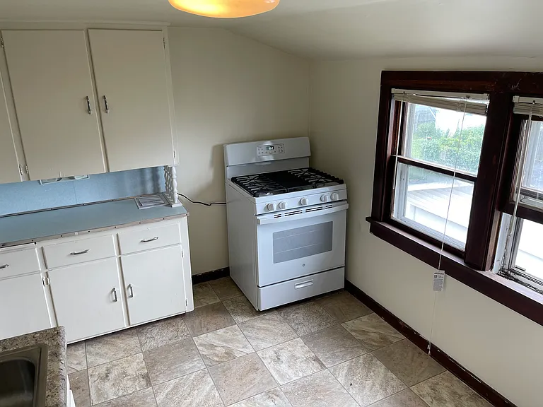 433 W 8th Ave #A — Photo 7