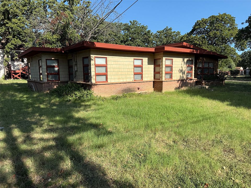 2nd image of 2939 Field St