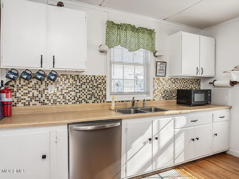 300 N Bayview Ave — Photo 8