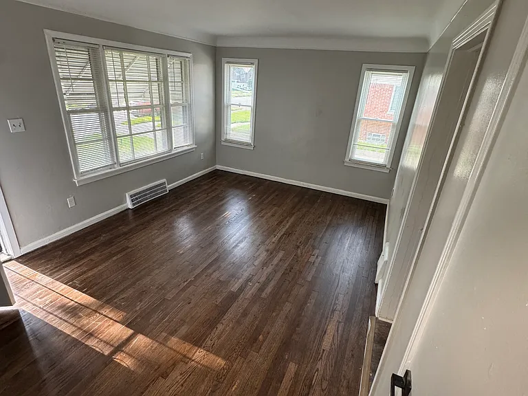 17370 Stout St — Photo 9