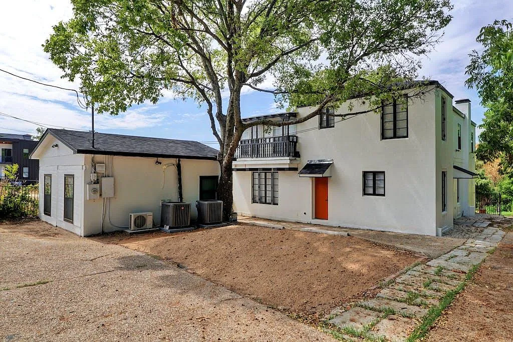 9 bed, 3200 sqft, $18,995 — Photo 1