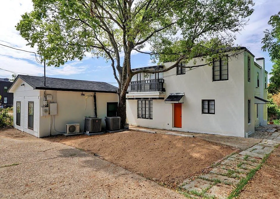 2808 San Pedro St