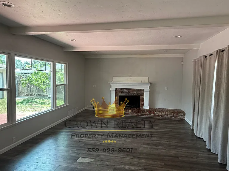 1120 W Howard Ave — Photo 3