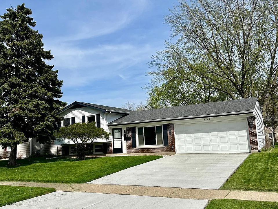 8107 Olivia Ln