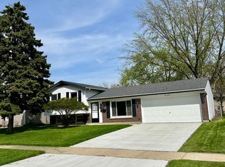 8107 Olivia Ln, Hanover Park, IL 60133