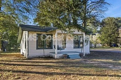 20 Martha Ave — Photo 2