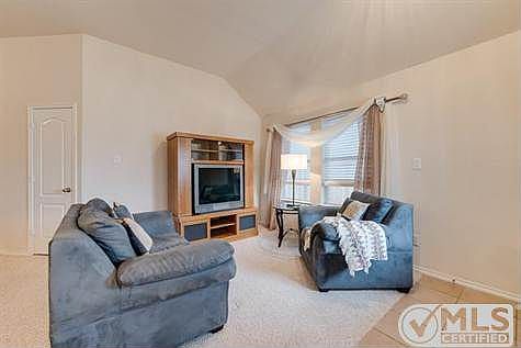 3rd image of 105 Glenview Dr