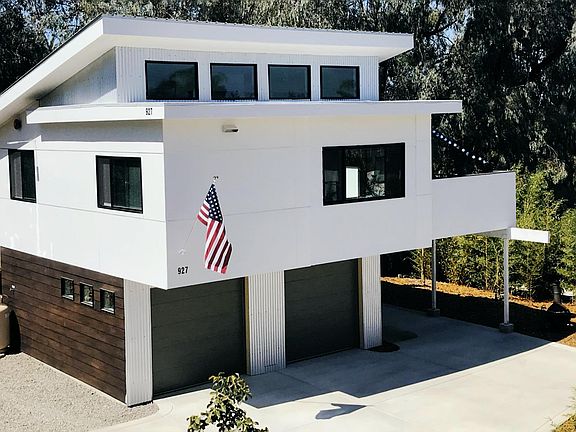 3rd image of 927 Marine View Dr