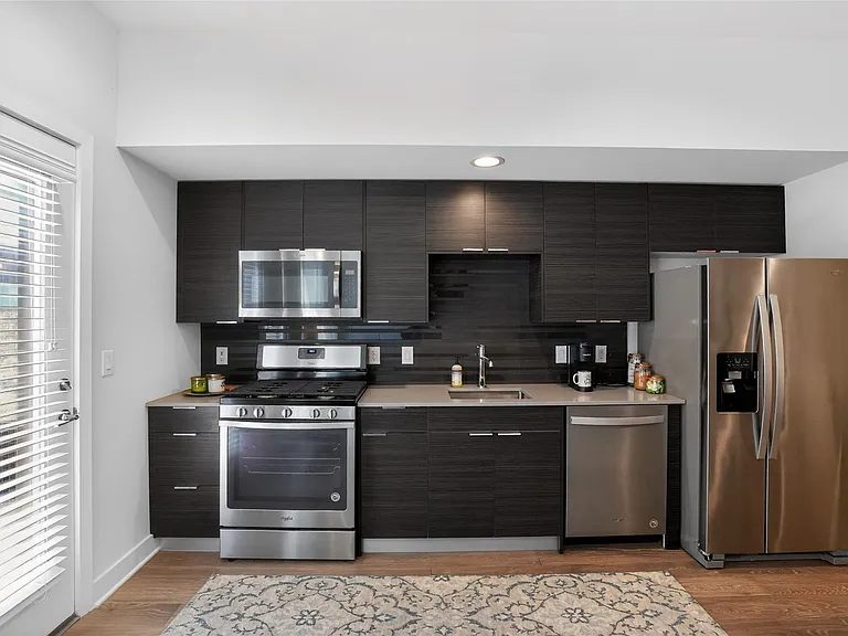 1800 E 4th St #202 — Photo 9