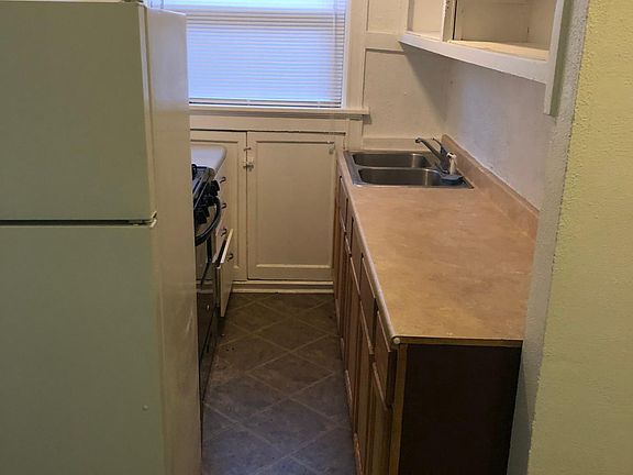 4th image of 4960 Lindenwood Ave Floor 2