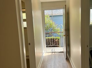 501 N 45th St APT 5, Seattle, WA 98103