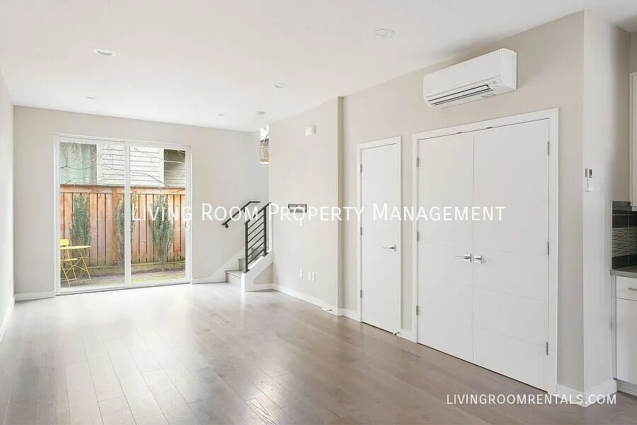 Contemporary St. Johns Row House With Quality Finishes — Photo 3