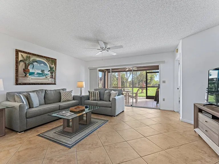 Palm Ave — Photo 10