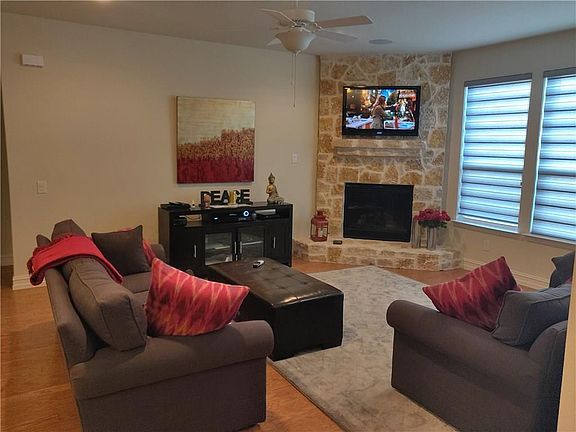 3rd image of 3725 Cameroon Ln