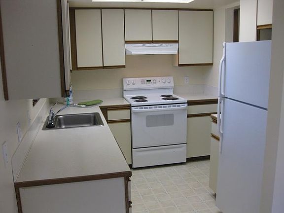 3rd image of 14025 15th Ave NE APT 404R