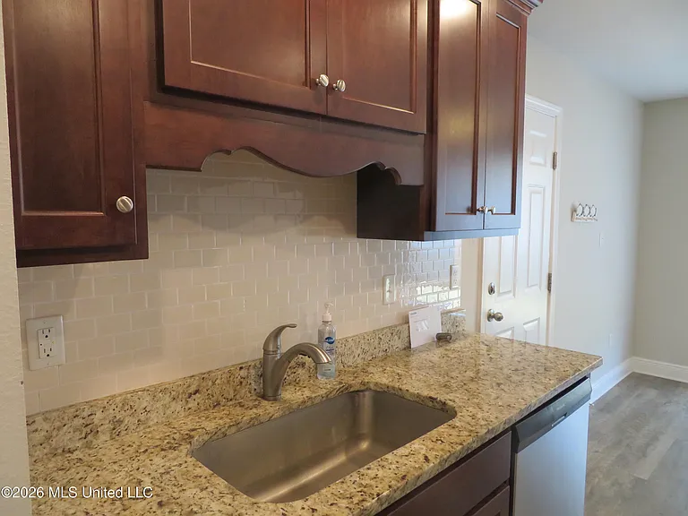 18172 Tiffany Renee Dr — Photo 8
