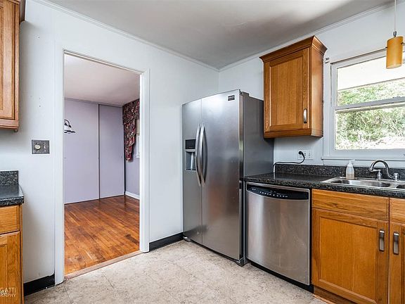 4th image of 1016 S Pine Knoll Dr