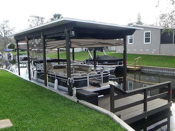 covered boat dock & lift 