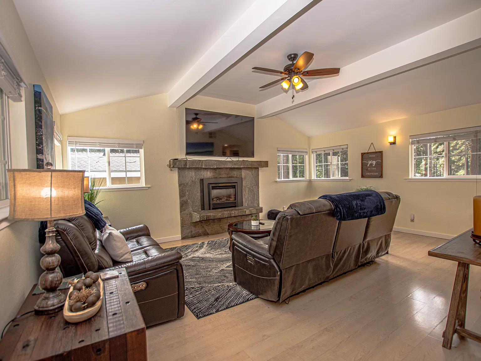 4 bed, 3734 sqft, $5,000 — Photo 2