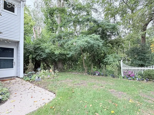 18 Rose Petal Ct #18, Mount Clemens, MI 48043