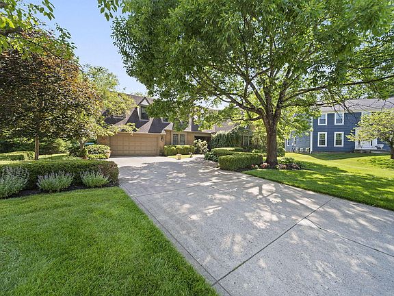 4th image of 5049 Glenaire Dr