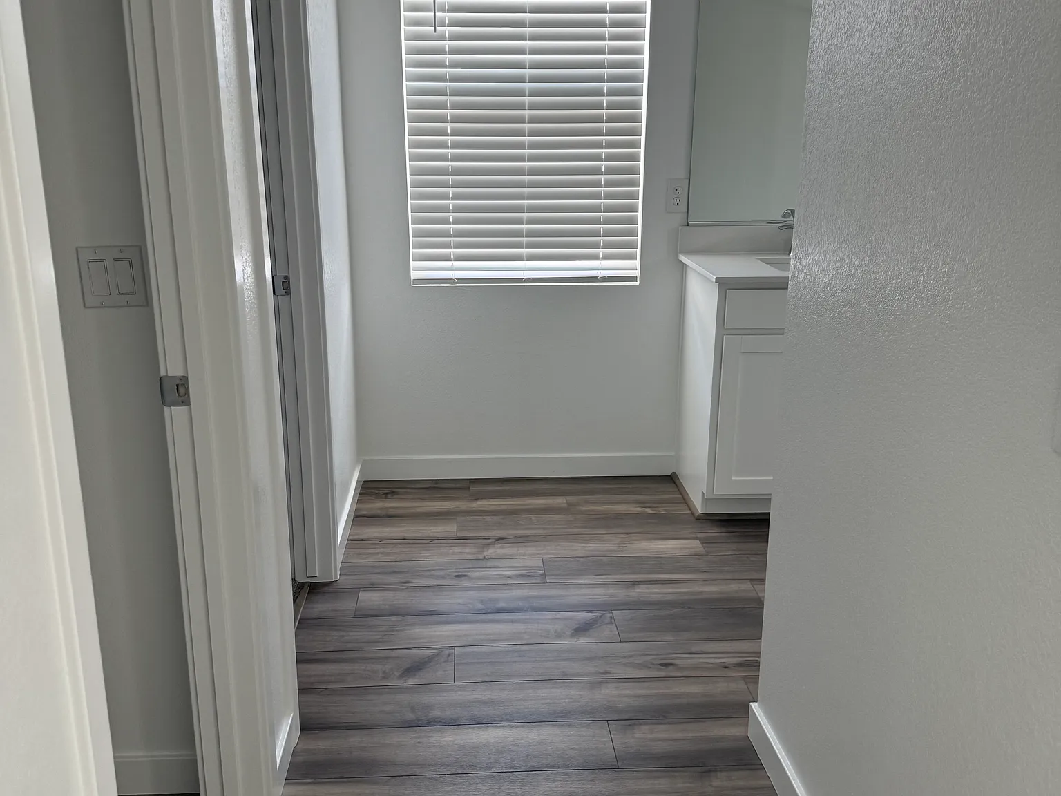 4 bed, 2405 sqft, $3,400 — Photo 3