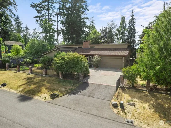 908 1st Street, Steilacoom, WA 98388