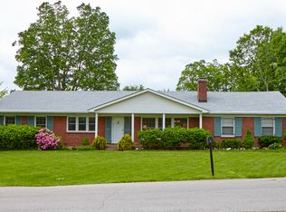 2 Pin Oak Ln, Windy Hills, KY 40207