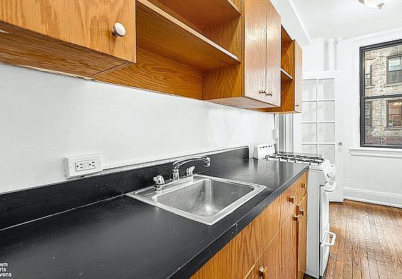 5th image of 136 E 36th St APT 3F
