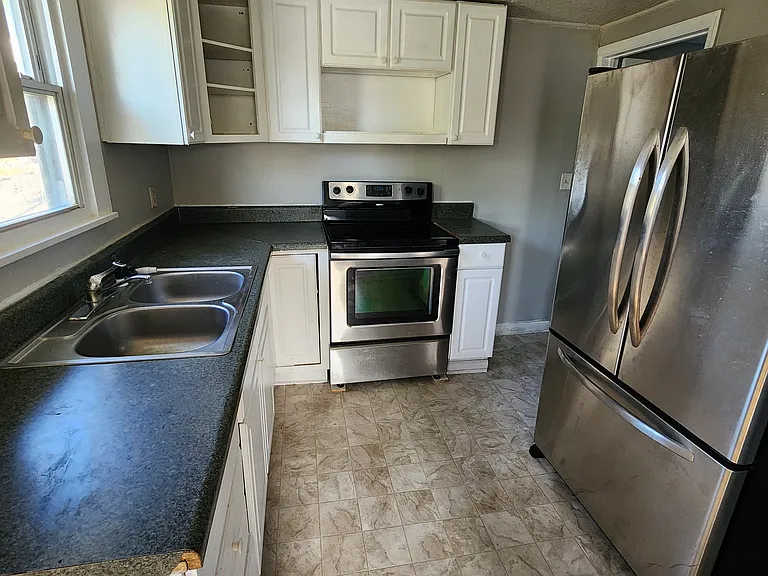 826 Hanover St — Photo 2