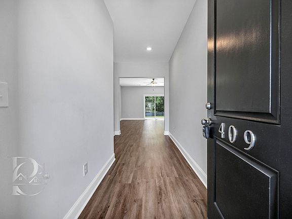 3rd image of 409 Silver Anchor Dr