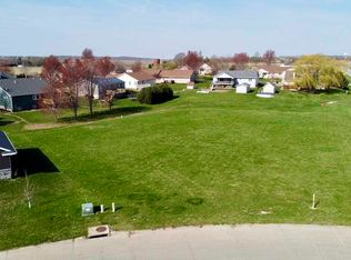 105 Fairlawn Ct, Marengo, IA 52301