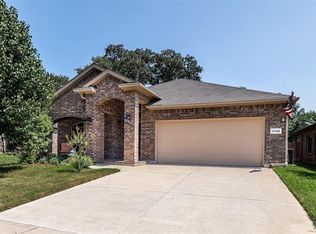 1105 Edgewater Dr, Azle, TX 76020