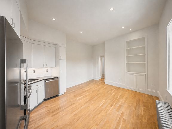 2nd image of 274 Washington St APT 4