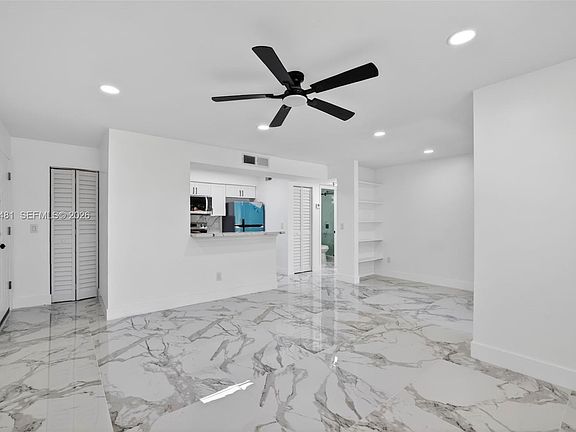 4th image of 1227 SW 46th Ave APT 314