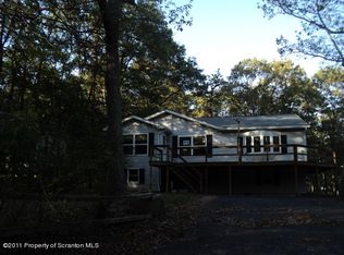 307 Badger Dr, Bushkill, PA 18324