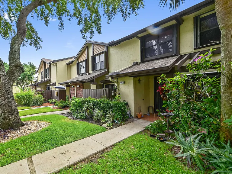 4587 Carambola Cir S #27218 — Photo 16
