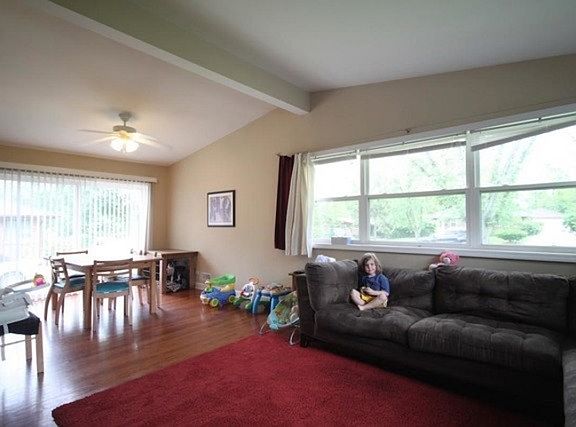 3rd image of 116 S Prairie Ave