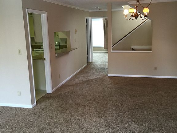 5th image of 215 Linkhorn Dr