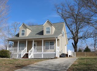 7332 Oak Chase Rd, Knoxville, TN 37918