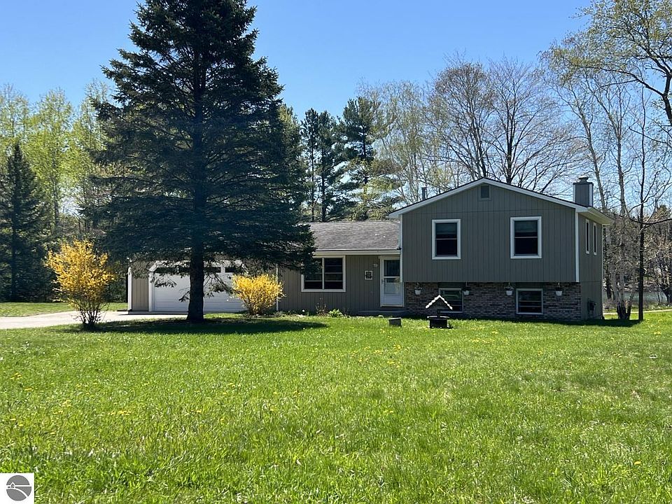 6919 Boone Rd, Traverse City, MI 49685 Zillow