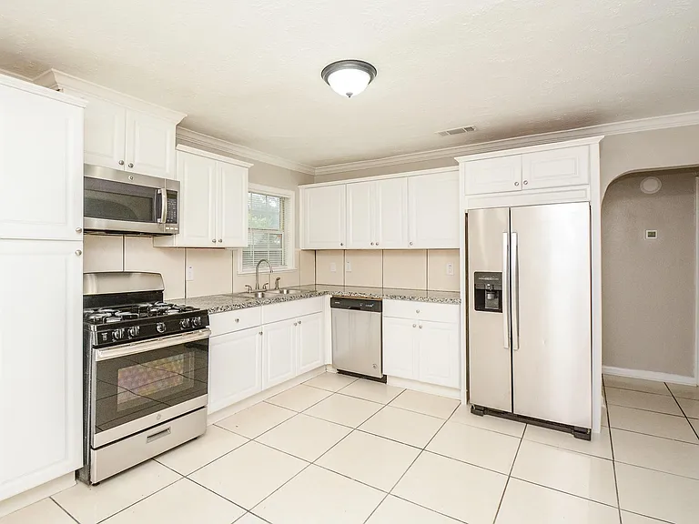 2109 Pomona Dr — Photo 9