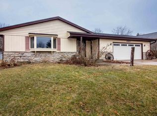 N70W23423 Prides Rd, Sussex, WI