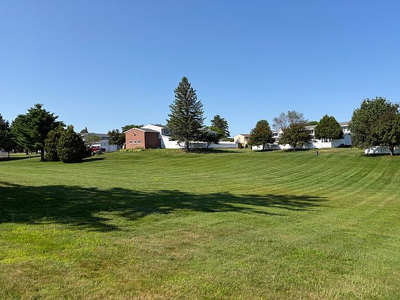 3rd image of 105 Maine Rd