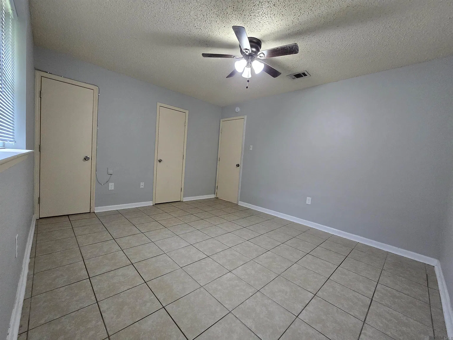 3 bed, 1200 sqft, $1,450 — Photo 4