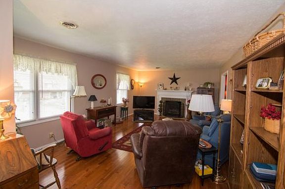 2nd image of 820 Beechwood Dr